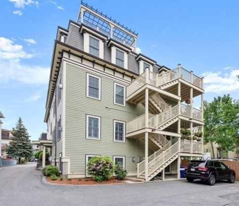 96 Dix Street — rear decks and balconies